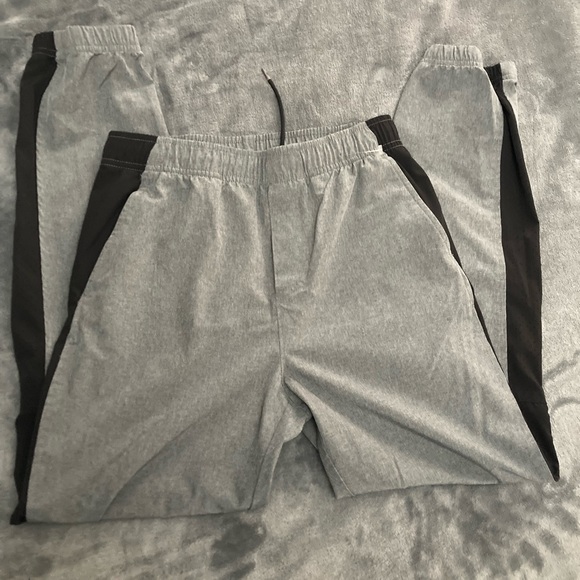 Marvel Tshirt long sleeve and old navy gray pants boys (2 Pieces) Size XL - Picture 7 of 10